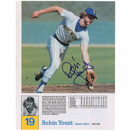 Lot #1569 Milwaukee Brewers Yearbook - Image 3
