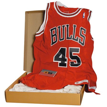 Lot #1553 Michael Jordan: Jordan’s #45 jersey - Image 3