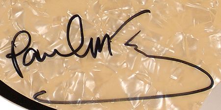 Lot #771 Beatles: Paul McCartney: Instantly recognizable Höfner ?violin? bass guitar, boldly signed in-person - Image 2