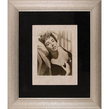 Lot #1129 Elizabeth Taylor: Gorgeous portrait of the sultry Taylor - Image 2