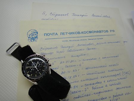Lot #99 Omega Speedmaster Wristwatch and Glove - Image 10