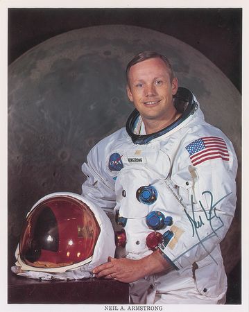 Lot #578 Neil Armstrong Signed Photograph - Image 2