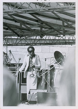 Lot #1016 Newport Jazz Festival: Miles Davis headlines the 1975 Newport Jazz Festival - Image 7