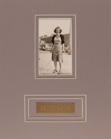 Lot #1285 Bette Davis Signed Photograph - Image 1