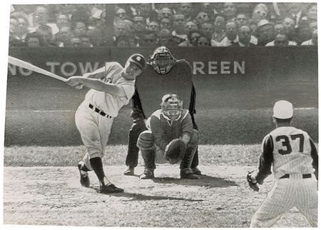 Lot #734 Roger Maris - Image 2