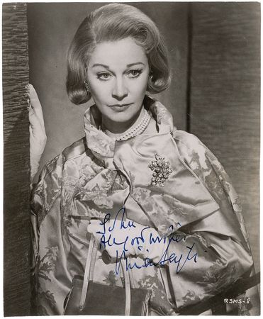Lot #1173 Vivien Leigh Signed Photograph - Image 1