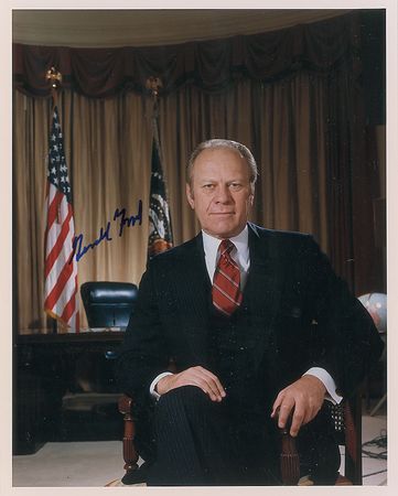 Lot #188 Gerald Ford and Jimmy Carter Signed Photographs - Image 2