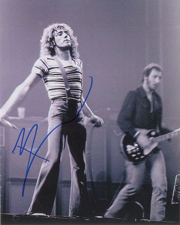 Lot #1010 The Who: Pete Townshend Signed Photographs - Image 1