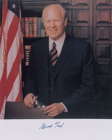Lot #168 Gerald Ford and Jimmy Carter Signed Photographs - Image 2