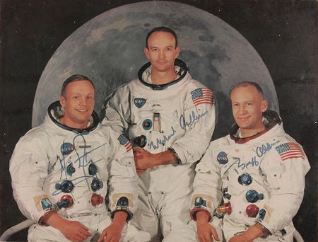 Lot #646 Apollo 11: Uninscribed Apollo 11 crew portrait signed shortly after their mission - Image 2
