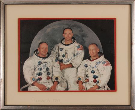 Lot #646 Apollo 11: Uninscribed Apollo 11 crew portrait signed shortly after their mission - Image 1