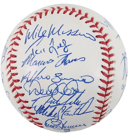 Lot #1567 NY Yankees: Team-signed 2002 Yankees ball full of future Hall of Famers - Image 3