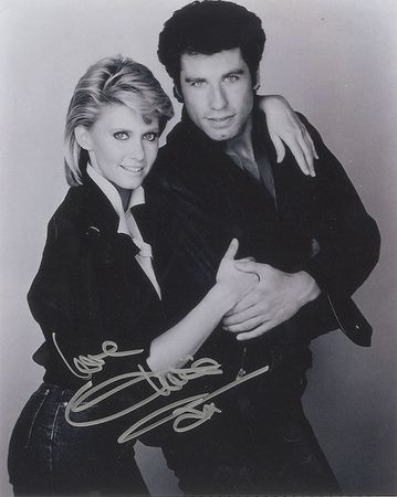Lot #1021 Olivia Newton-John Signed Photographs - Image 1
