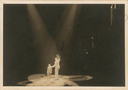 Lot #370 Robert Wadlow Signed Photograph - Image 1