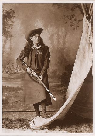 Lot #2005 Annie Oakley: Bullet-pierced exhibition card from the legendary markswoman - Image 2