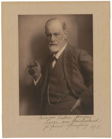 Lot #149 Sigmund Freud: The founder of psychoanalysis presents his iconic photo to the Prince of Greece and Denmark, son of his beloved friend Marie Bonaparte - Image 1
