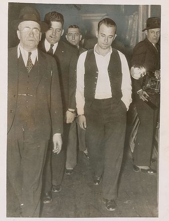 Lot #2116 John Dillinger: “Identified by 22 witnesses as machine gunner who killed policeman” - Image 2