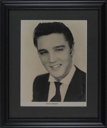 Lot #787 Elvis Presley: Huge signature on an early publicity still - Image 1