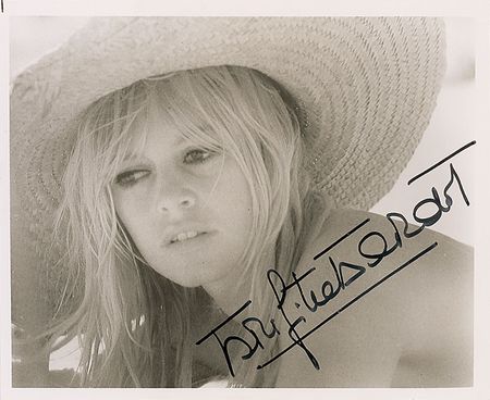 Lot #1082 Brigitte Bardot Signed Photographs - Image 2