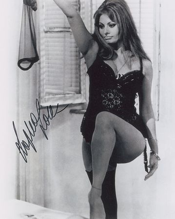 Lot #1232 Sophia Loren Signed Photographs - Image 2