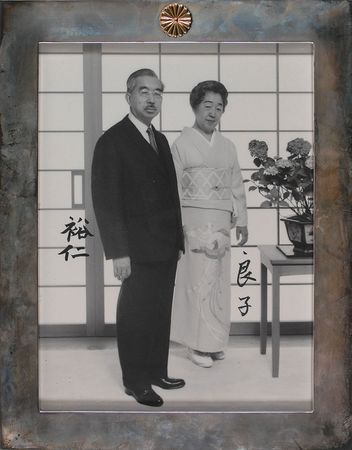 Lot #164 Hirohito: Incredibly rare lavishly cased presentation portrait of Hirohito and Nagako - Image 1