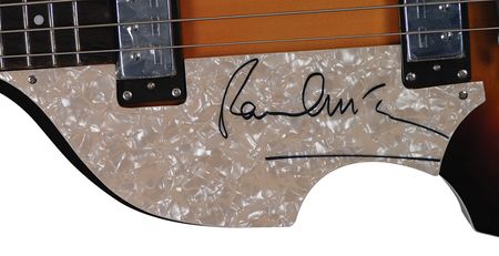 Lot #932 Beatles: Paul McCartney: Trademark Hofner ?violin? bass signed in person - Image 2