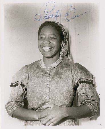 Lot #1417 Gone With the Wind: Butterfly McQueen Signed Photographs - Image 2