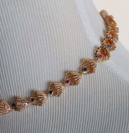 Lot #1286 Marlon Brando: Stunning 14-karat gold and sapphire necklace and earrings given to his first wife - Image 3