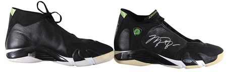 Lot #1526 Michael Jordan: Highly desirable pair of Jordan?s signature shoes - Image 1