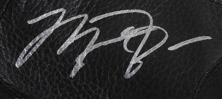 Lot #1526 Michael Jordan: Highly desirable pair of Jordan?s signature shoes - Image 2
