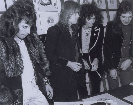 Lot #768 Queen: A Night at the Opera signed during a rare 1976 in-store appearance - Image 2