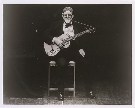 Lot #1134 Burl Ives Signed Photographs - Image 2