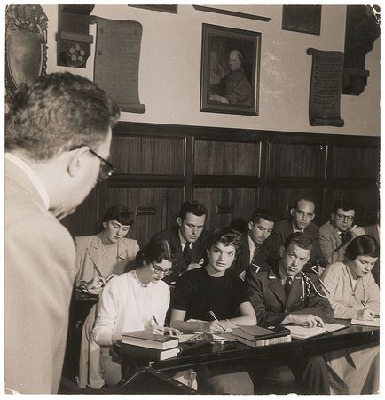 Lot #111 Jacqueline Kennedy Photograph in Political History Class - Image 1
