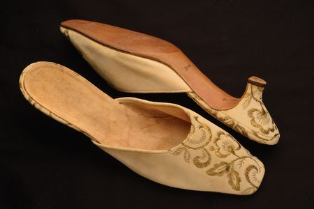 Lot #35 Jacqueline  Kennedy’s Gold Brocade Shoes Worn during Her 1961 Trip to Paris - Image 2