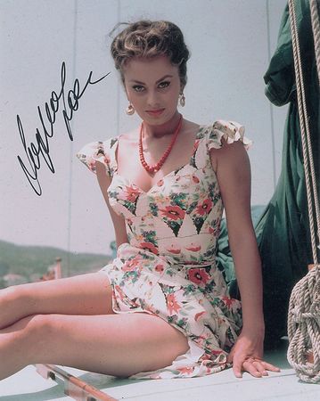 Lot #1404 Sophia Loren Signed Photographs - Image 1