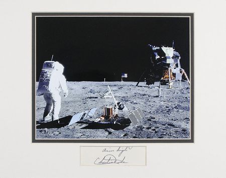 Lot #798 Moonwalkers: Aldrin and Duke Signatures - Image 2