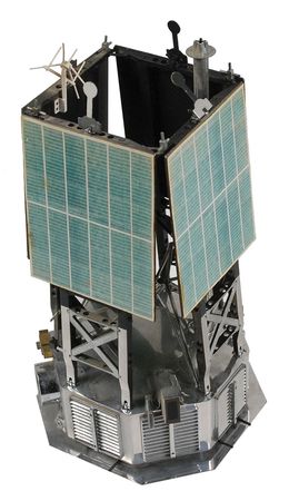 Lot #902 Satellite Model - Image 2