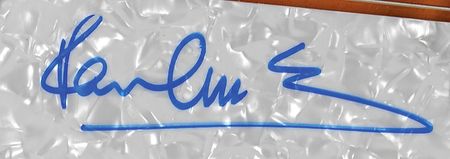 Lot #902 Beatles: Paul McCartney: Trademark Hofner ?violin? bass signed in person - Image 2