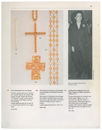 Lot #113 Jacqueline Kennedy: Stunning gold brooch and necklace worn by the beloved fashion icon and kept until her death in 1994 - Image 3