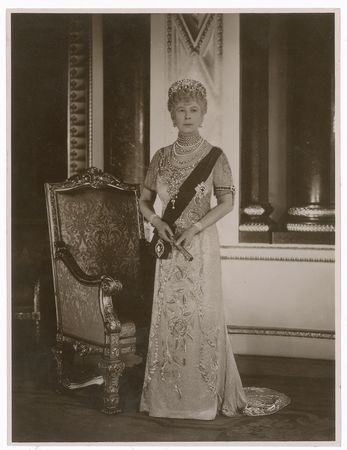 Lot #431 Queen Mary of Teck Handwritten Letter Signed - Image 4