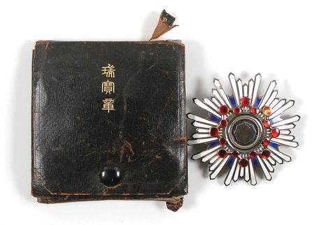 Lot #253 Hirohito: Stunning and virtually unobtainable document naming a Japanese citizen to the Order of the Meiji, accompanied by his Star of the Order of the Sacred Treasure badge - Image 2