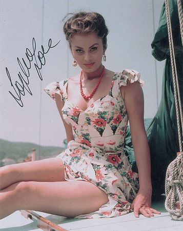 Lot #1336 Sophia Loren Signed Photographs - Image 2