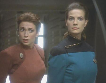 Lot #730 Star Trek, Deep Space Nine: Terry Farrell - Image 4