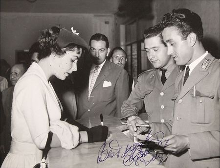Lot #48 Elizabeth Taylor - Image 1