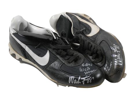 Lot #1359 Wade Boggs: The career .328 hitter?s well-worn Yankees cleats - Image 1
