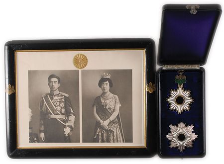Lot #206 Hirohito: Stunning award for a foreign diplomat?the First Class Order of the Rising Sun - Image 2