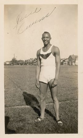 Lot #944 Jesse Owens: Very rare pre-Olympics photos of the legendary track star - Image 2