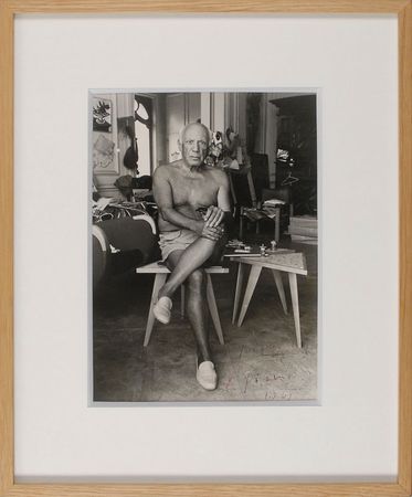 Lot #544 Pablo Picasso: Exquisite photo signed for a fellow artist - Image 2