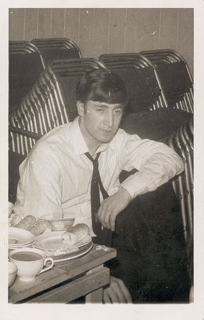 Lot #642 Beatles: Rare candid backstage photos from an April 1963 gig - Image 6