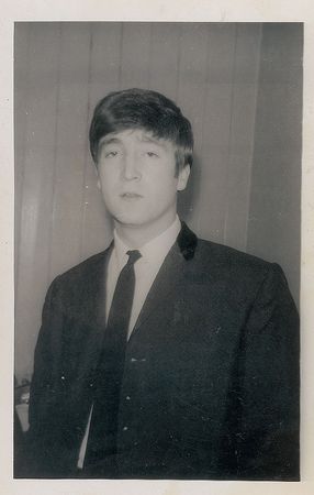 Lot #642 Beatles: Rare candid backstage photos from an April 1963 gig - Image 7